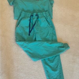 Figs surgical green joggers and top